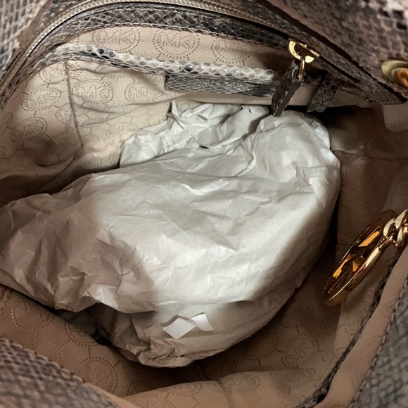 Snake print Michael Kors purse. - Picture 6 of 7